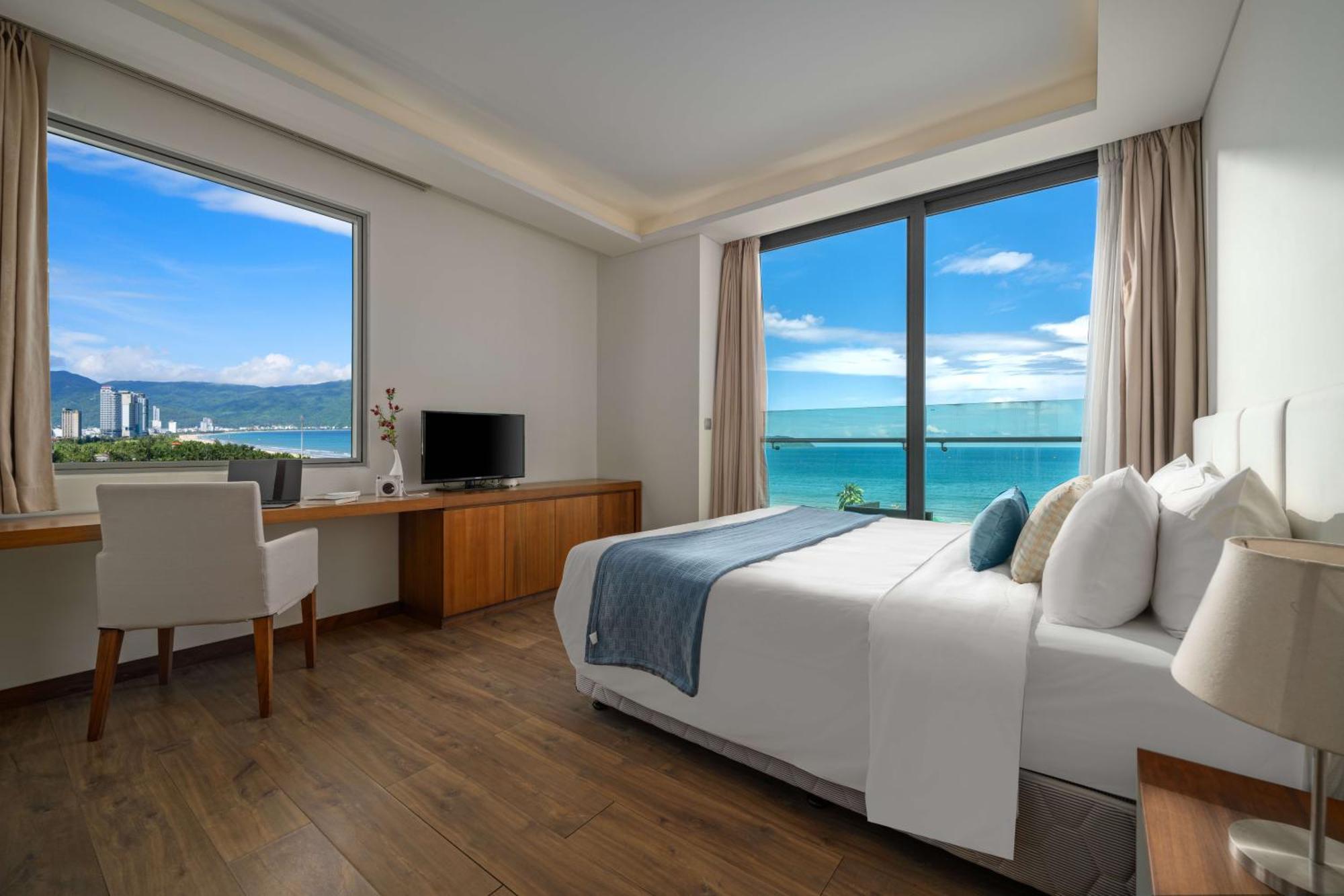 Stunning Apartments Across My Khe Beach ! Rooftop Pool & Gym Дананг Экстерьер фото