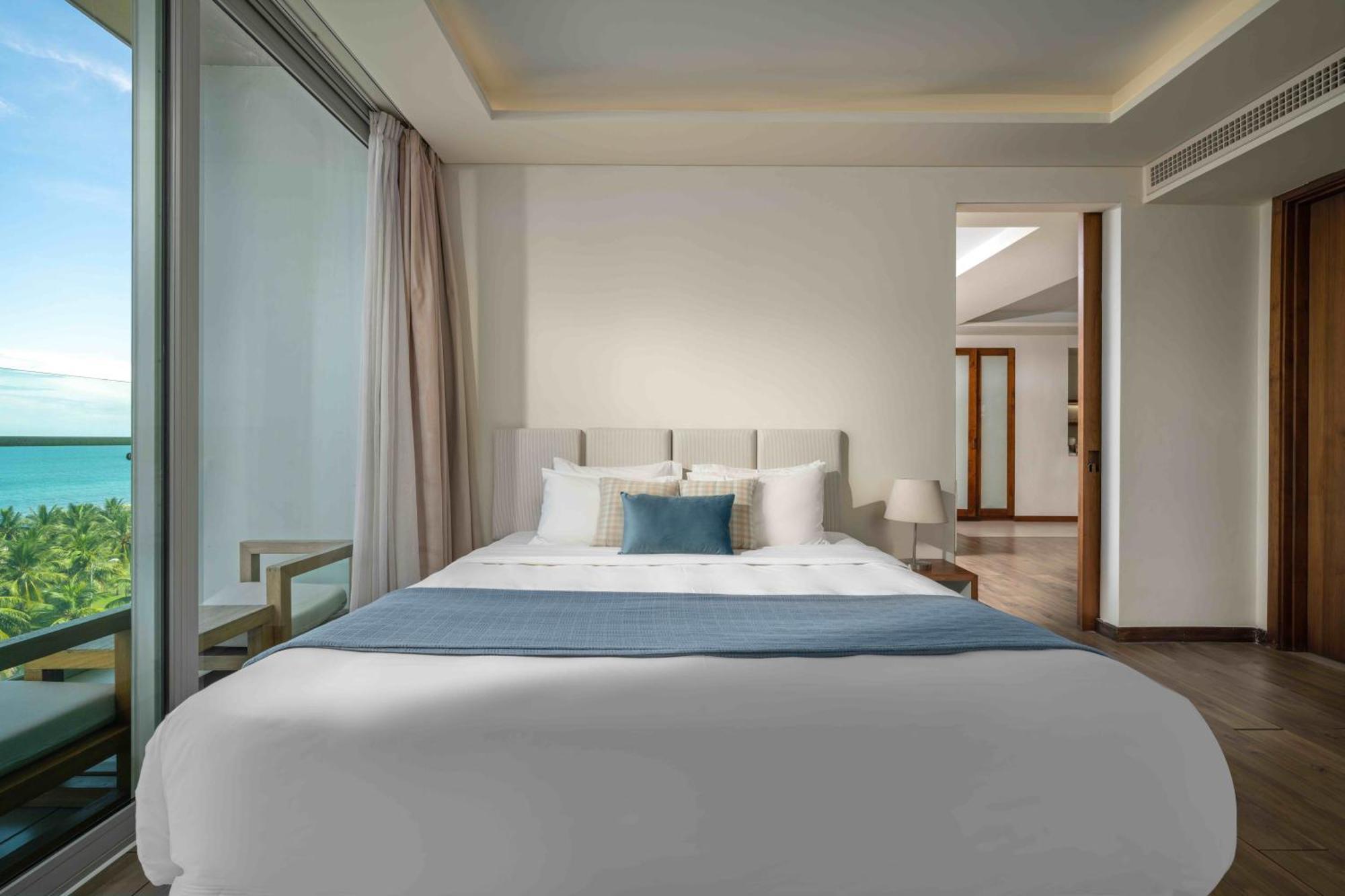 Stunning Apartments Across My Khe Beach ! Rooftop Pool & Gym Дананг Экстерьер фото